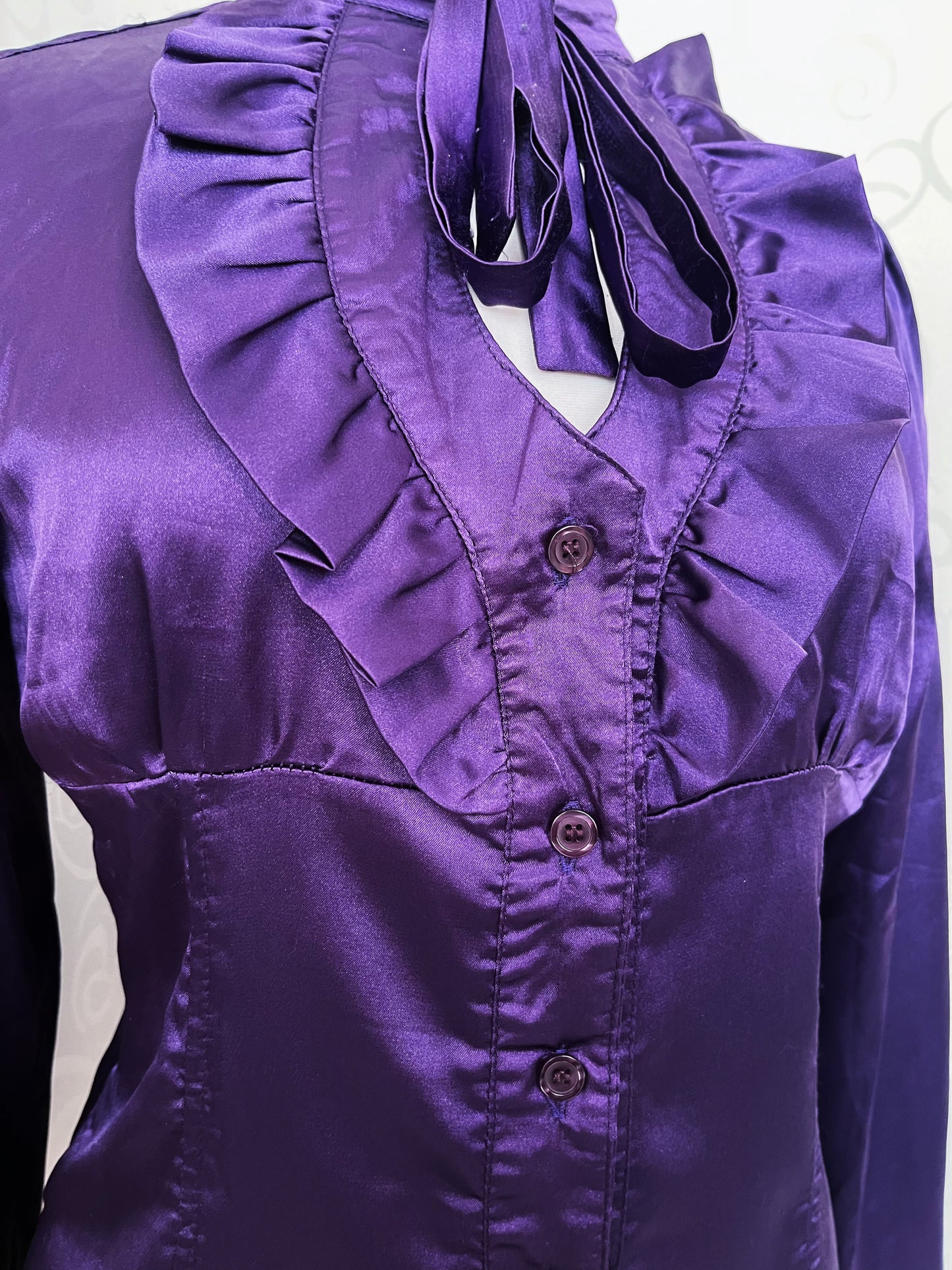 Gothic/Jirai Kei victorian style ruffle satin purple shirt 💜🕷️