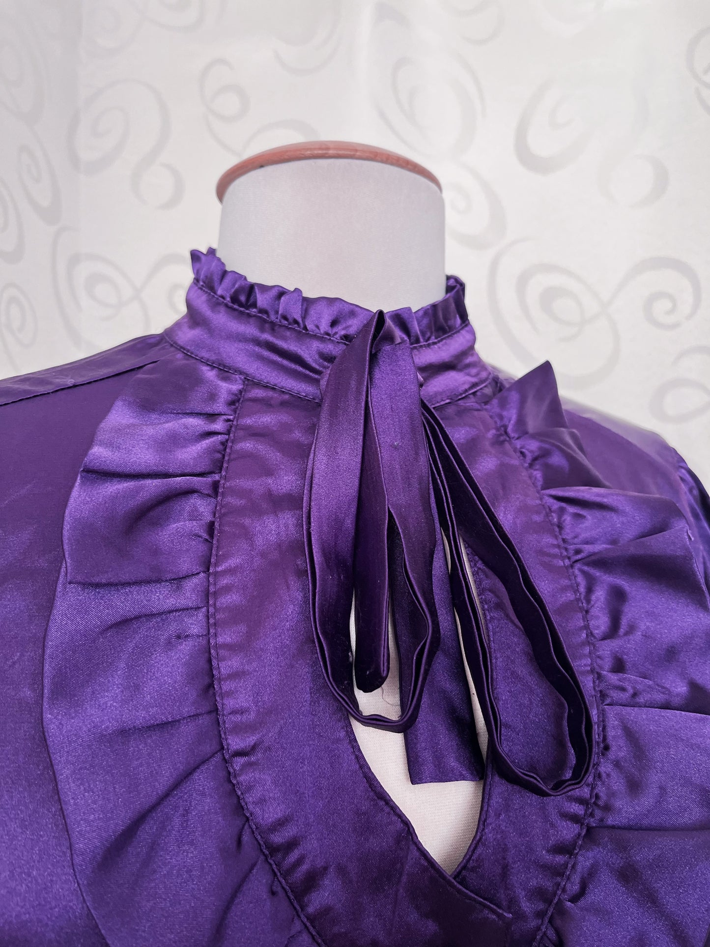 Gothic/Jirai Kei victorian style ruffle satin purple shirt 💜🕷️