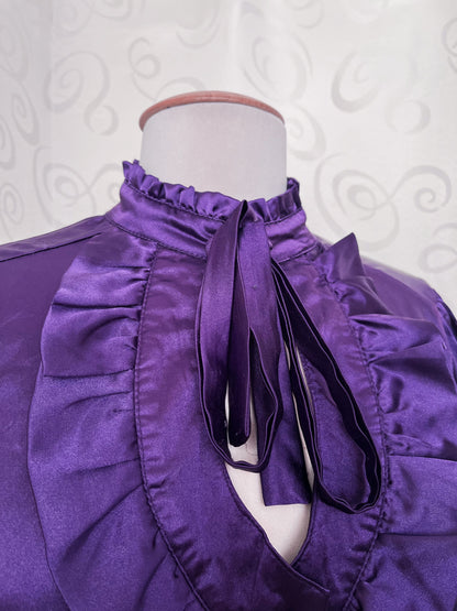 Gothic/Jirai Kei victorian style ruffle satin purple shirt 💜🕷️