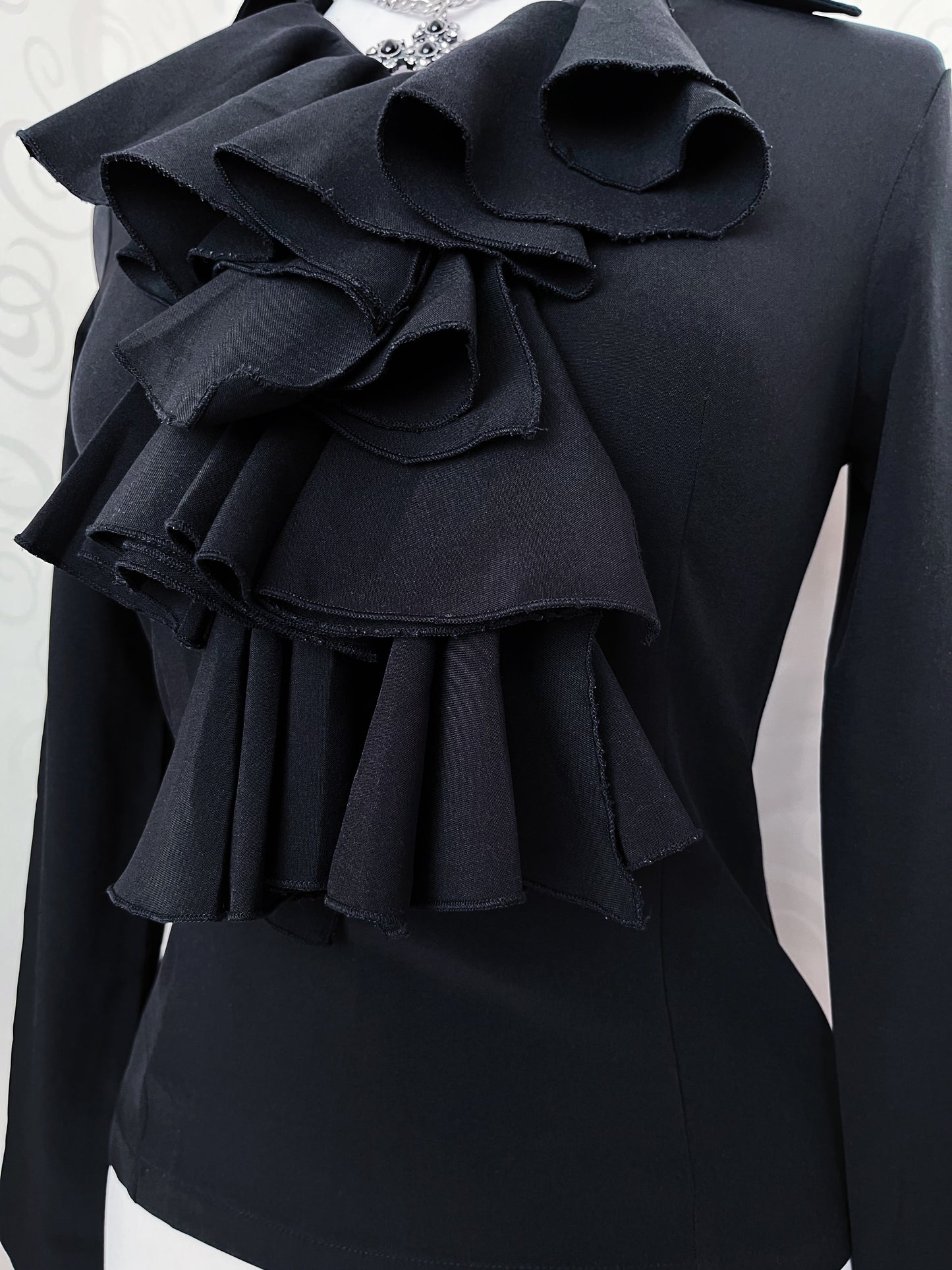 Gothic/Jirai Kei ruffle top 🕷🫀