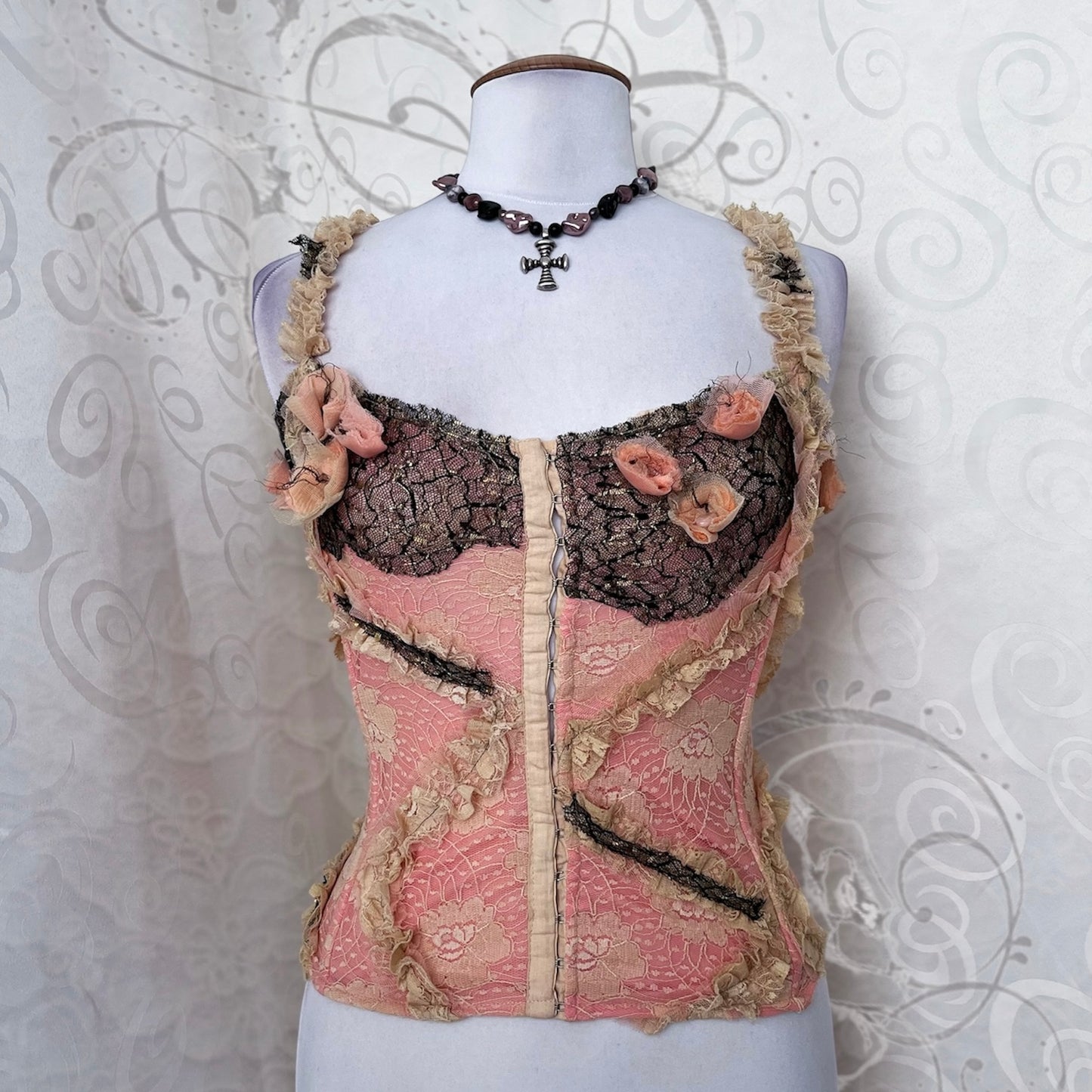 Iconic 00’s fairy rose & beige lace corset top 🌸🪷
