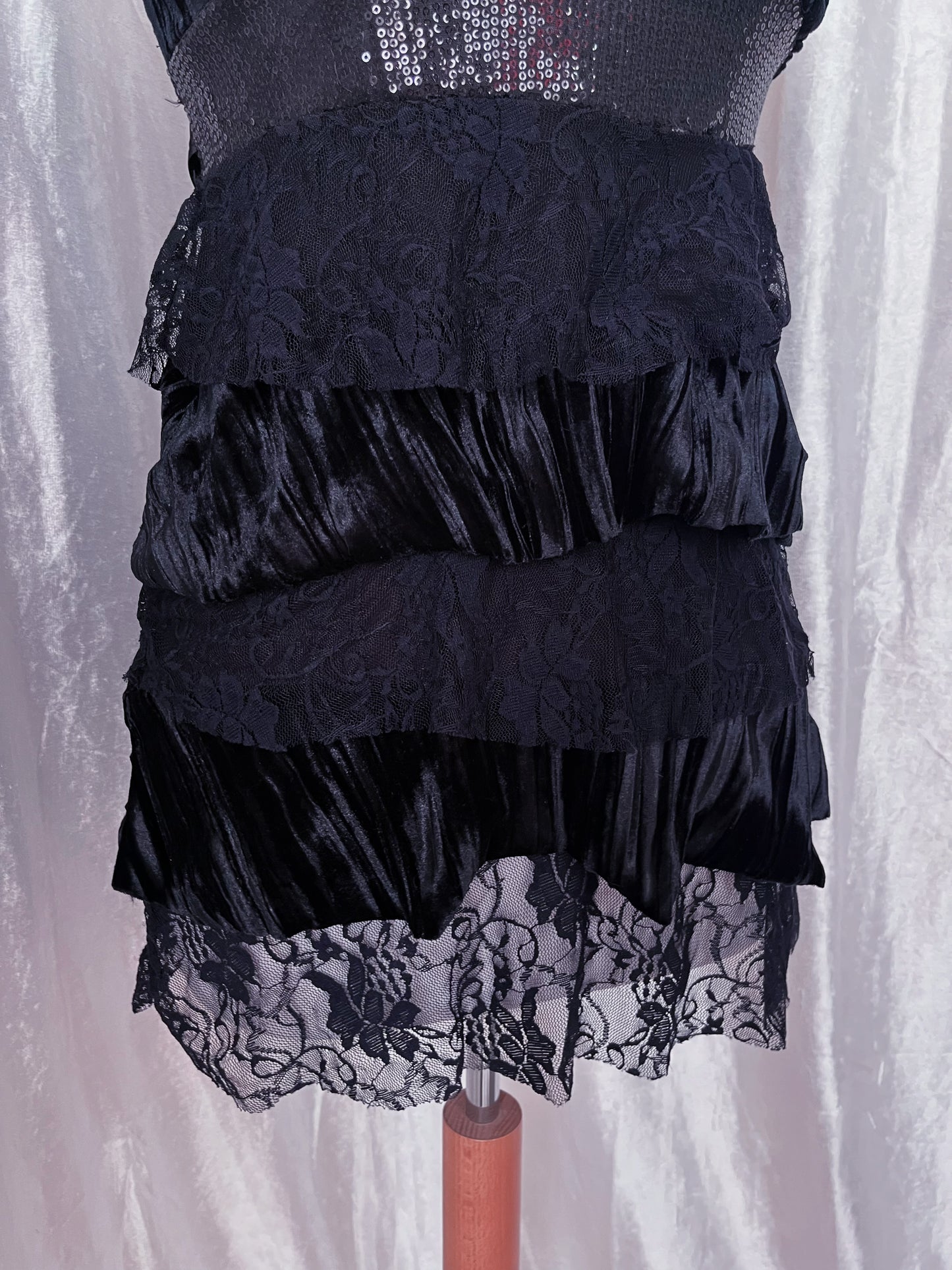 Dark whimsy fairy velvet, lace & sequin top 🧚🏽‍♀️🦇