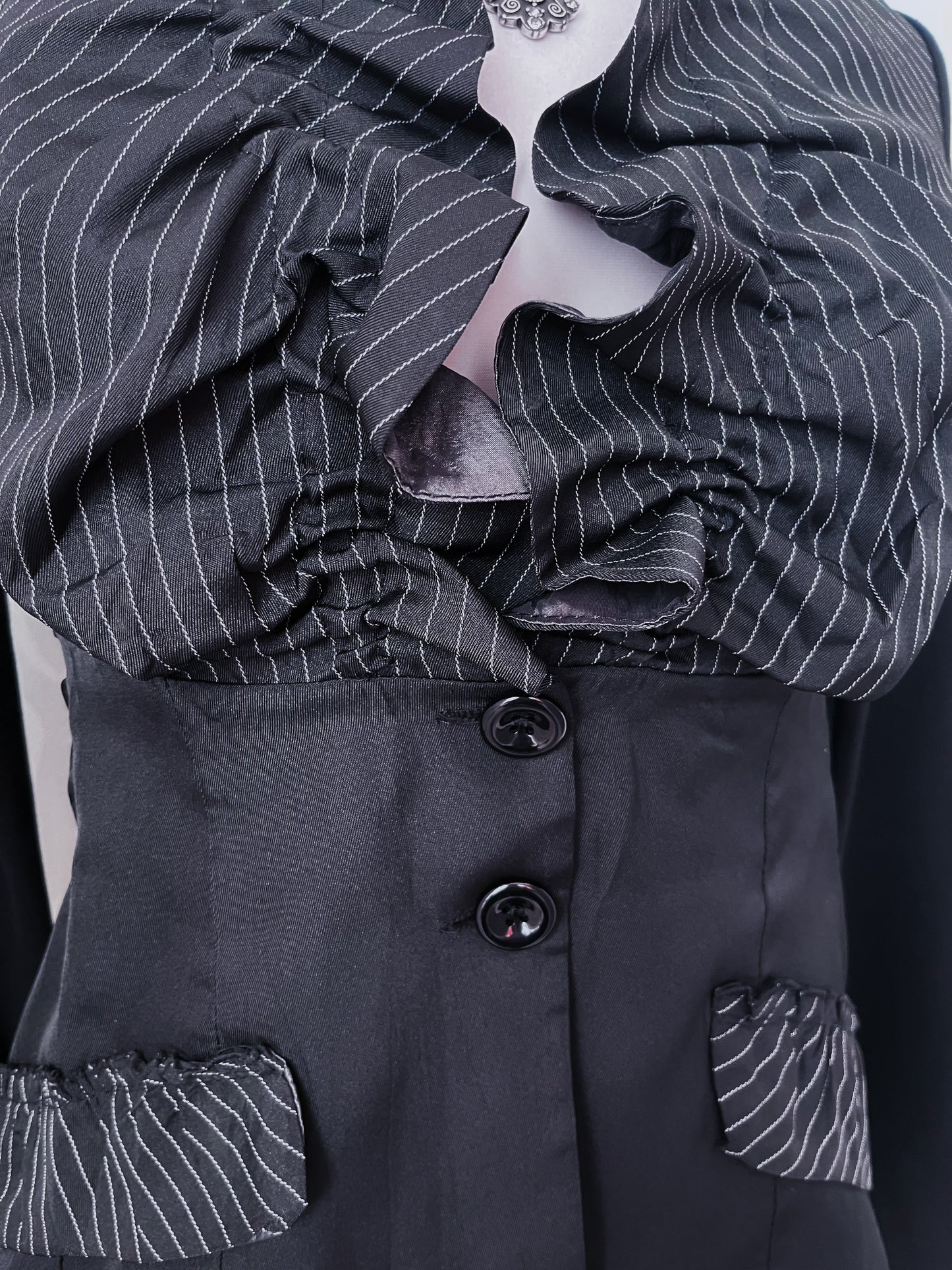 00’s Gothic light shirt/blazer 🖤