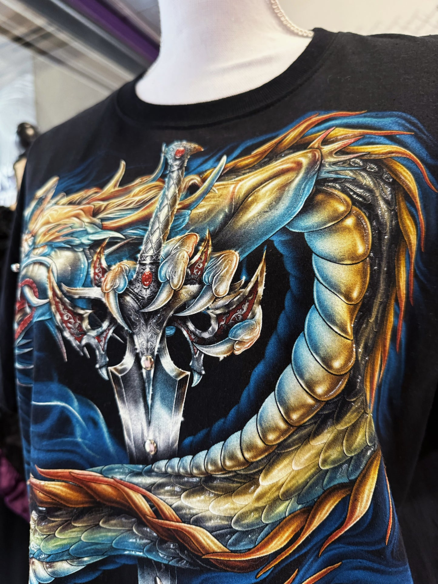 00’s Rock Chang dragon embossed T-shirt with piercings 🐉