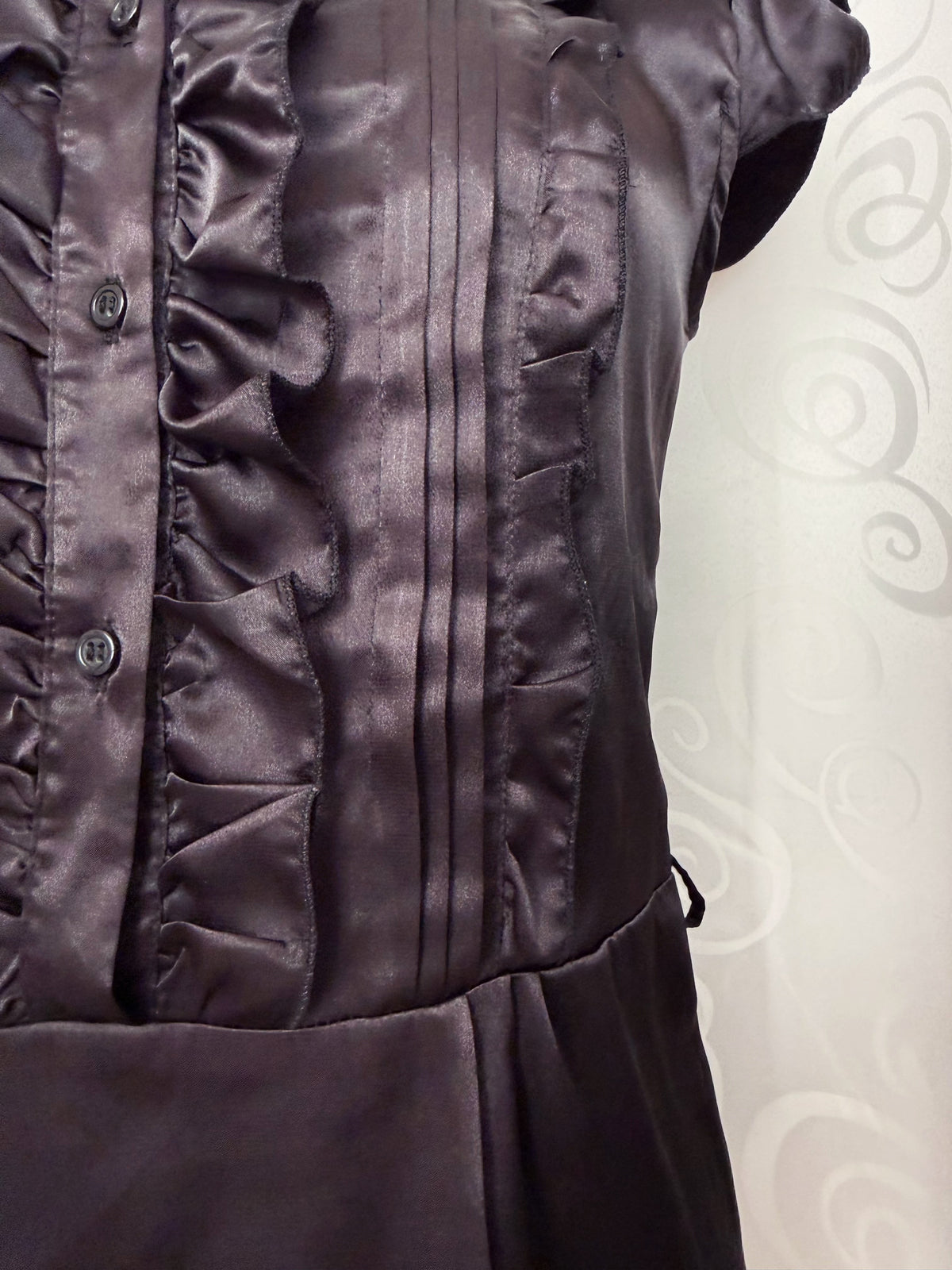 00’s Gothic/ Jfashion style black ruffle satin shirt 🦇🌀🗝️