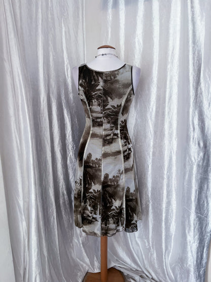 00's iconic mesh printed dress with little pockets on the sides ✨