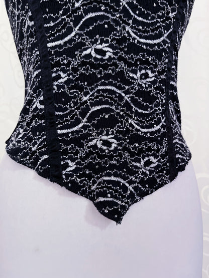00’s Whimsygoth embroidered black & white top 🕷️