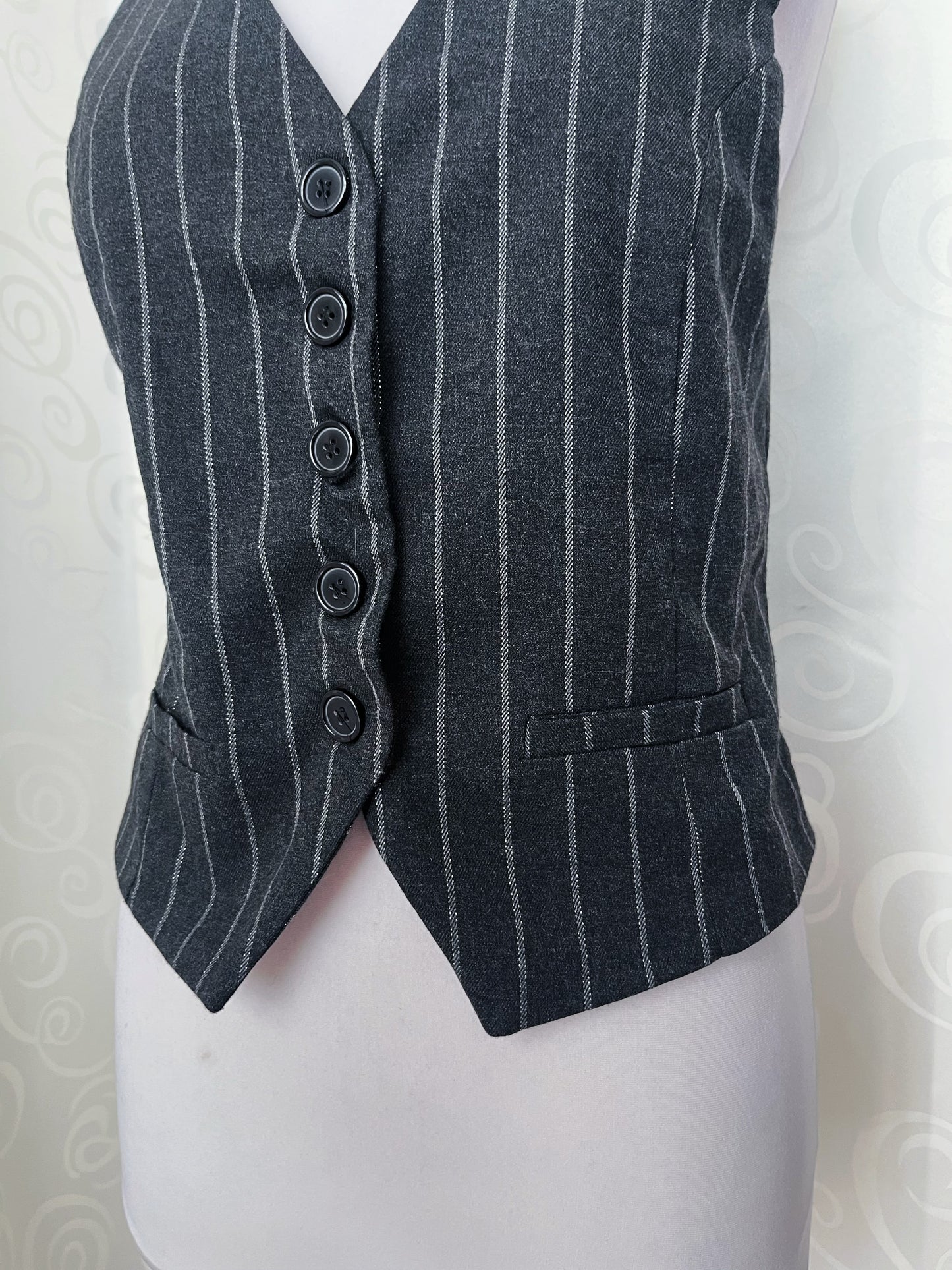 00’s Dark Academia style striped vest 🖤📓