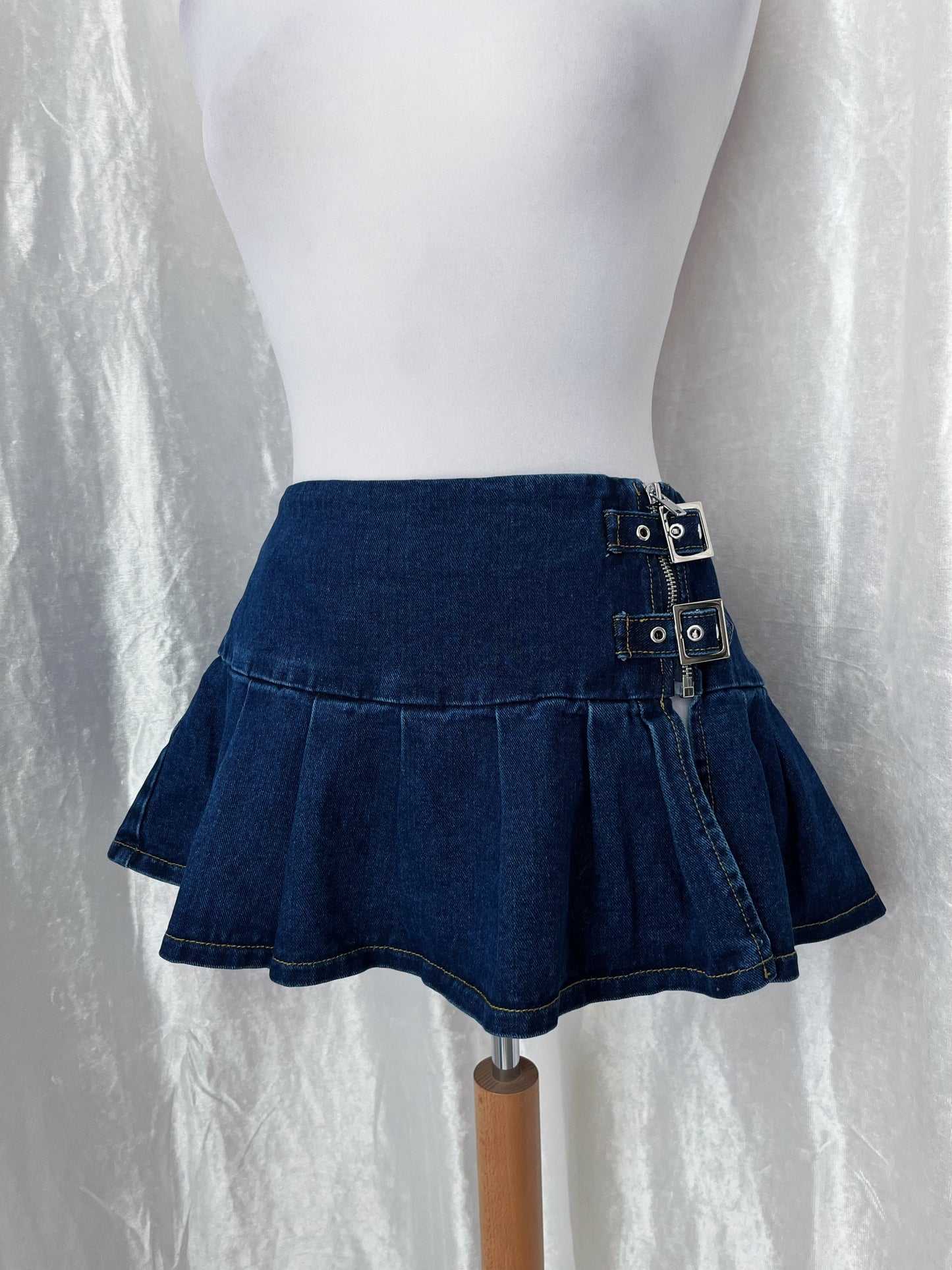 Extra mini denim skirt belt  🫧 perfect for layering