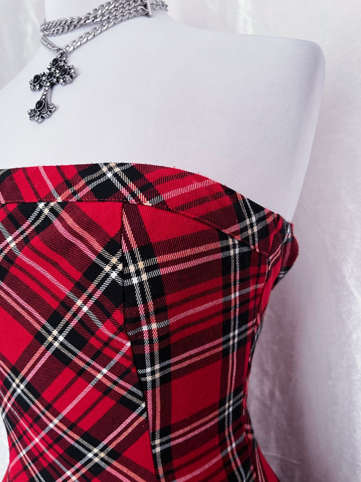 00's punk style tartan dress with tulle detail ❣️🦇