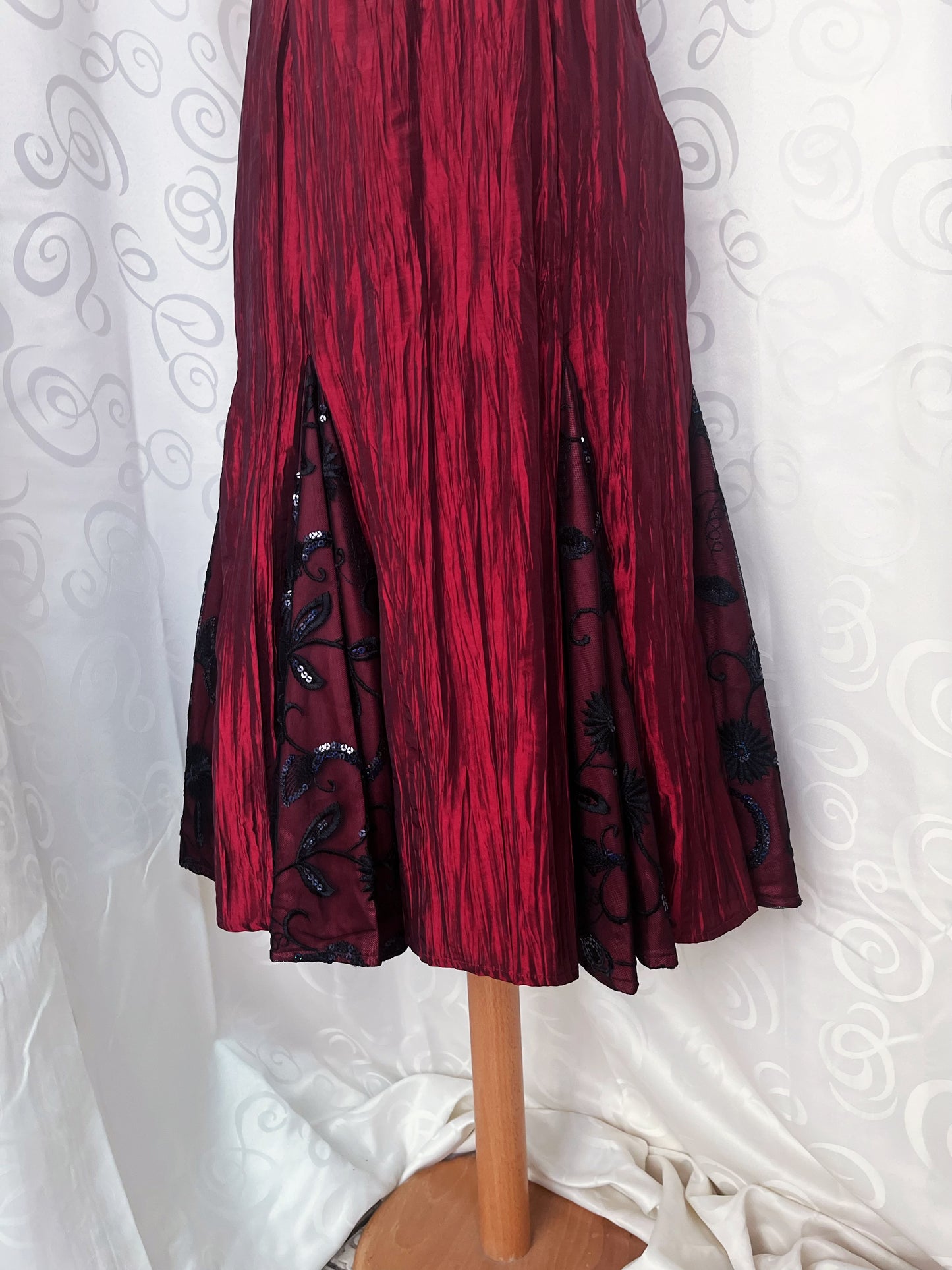 Whimsygoth vampire prom style maxi red dress with fairy embroidered & sequin details 🌀🩸