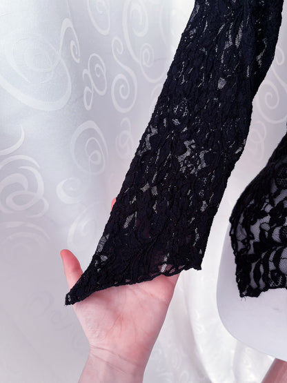 00’s Witchy lacey shirt with pointy details 🕷️🦇