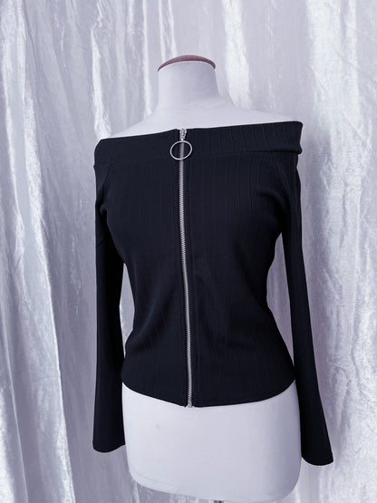 Black alt off-shoulder jacket by Blind Date 🖤