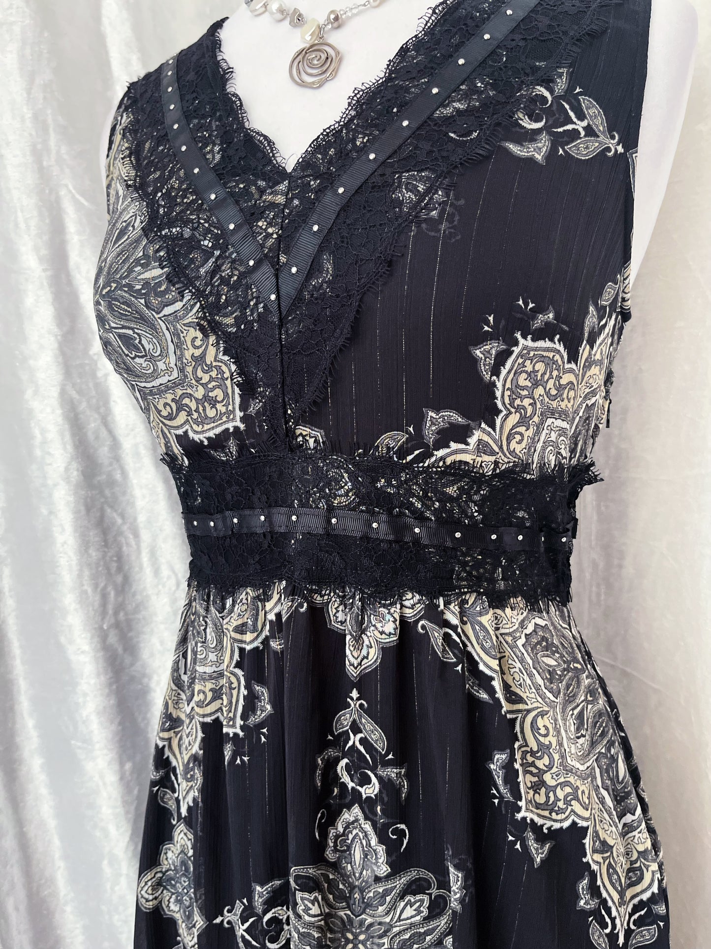 00's Orsay mesh dress with black lace detail 🕷️🍃