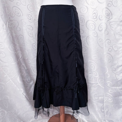 00’s whimsygoth black maxi skirt with tulle hem & floral detail at the end 🦇🌀