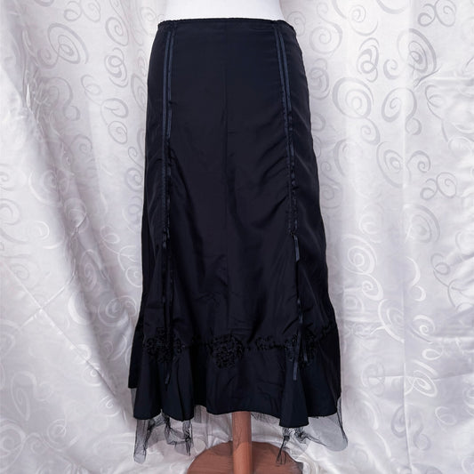 00’s whimsygoth black maxi skirt with tulle hem & floral detail at the end 🦇🌀