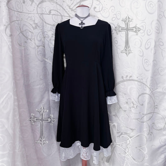 Modern Asian Gothic lolita black dress with white lace details 💜🦇
