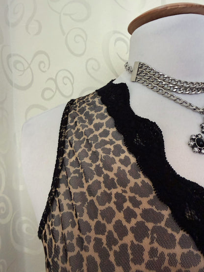 00’s mesh leopard print tank top with lace detail 🐆🦇