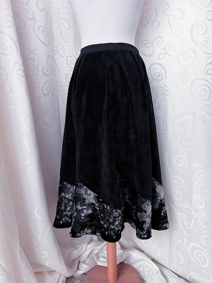 00’s whimsygoth black velvet skirt 🌀