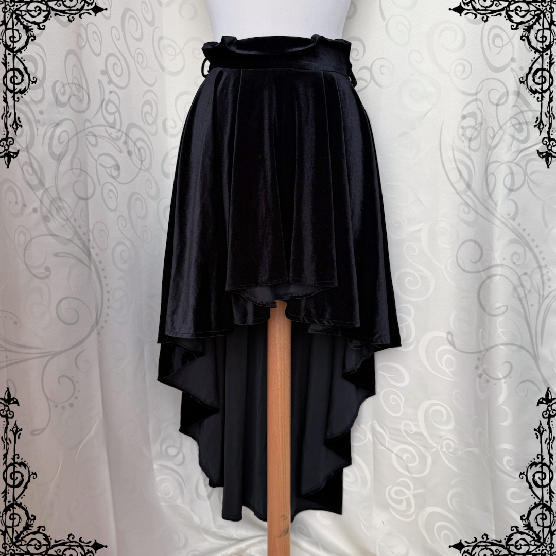 Gothic/Witchy black velvet midi skirt 🦇🗝️