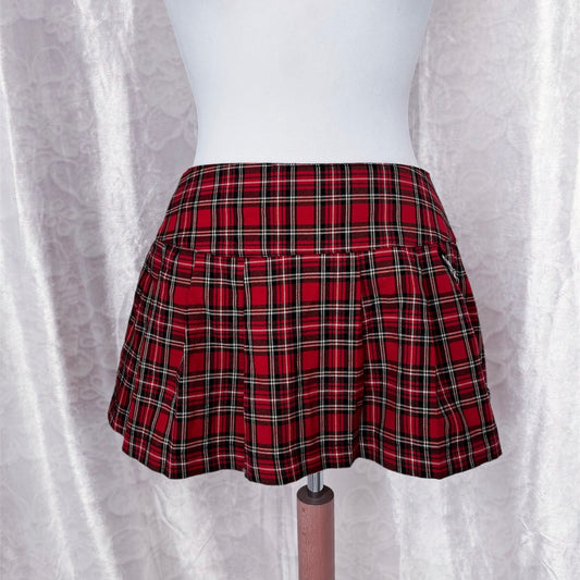 Emo/punk plaid red skirt by Cool Cat ❤️🖤