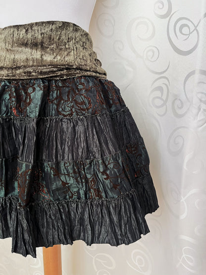 00’s deadstock whimsygoth fairy green skirt with embroidery & velvet detail 🧚🏾