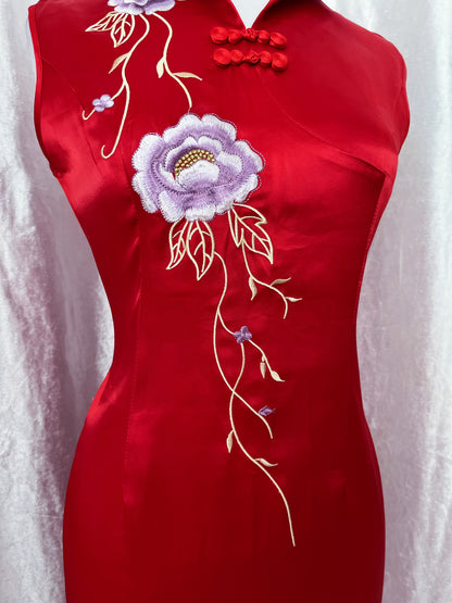 Stunning red Qipao/Cheongsam red dress with embroidery details 🍡👹