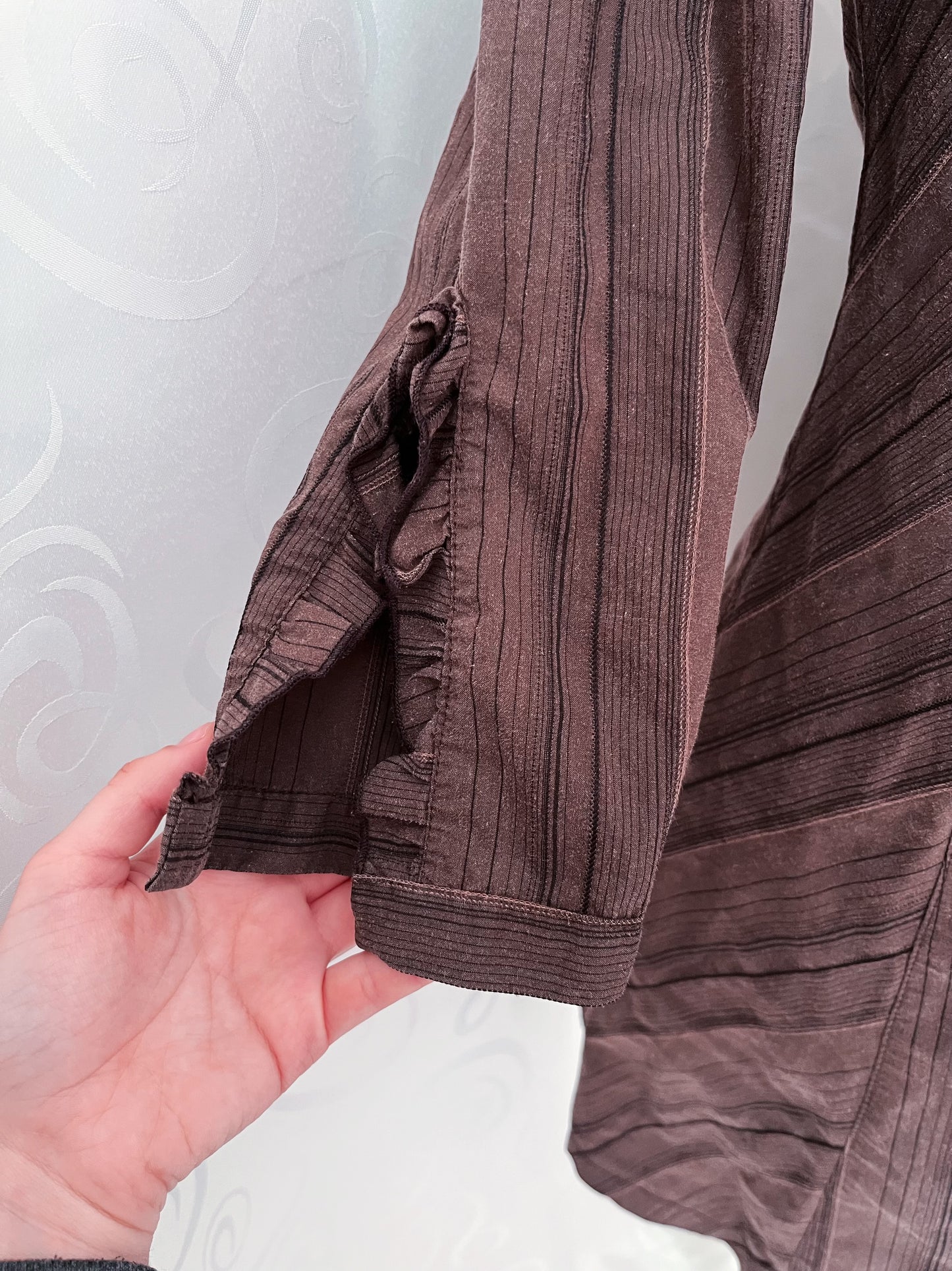 00’s Jirai Kei striped brown shirt with ruffles on the front & back 🐌