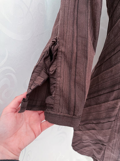 00’s Jirai Kei striped brown shirt with ruffles on the front & back 🐌