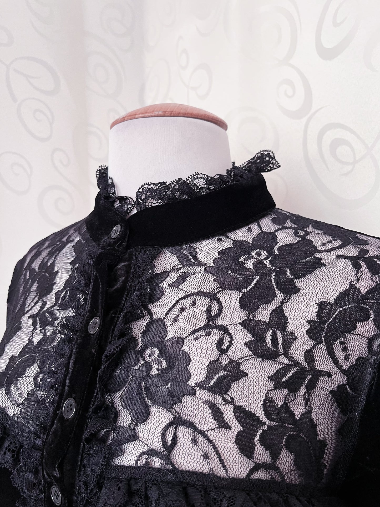 Dracula Gothic victorian style black velvet lace shirt 🖤🦇