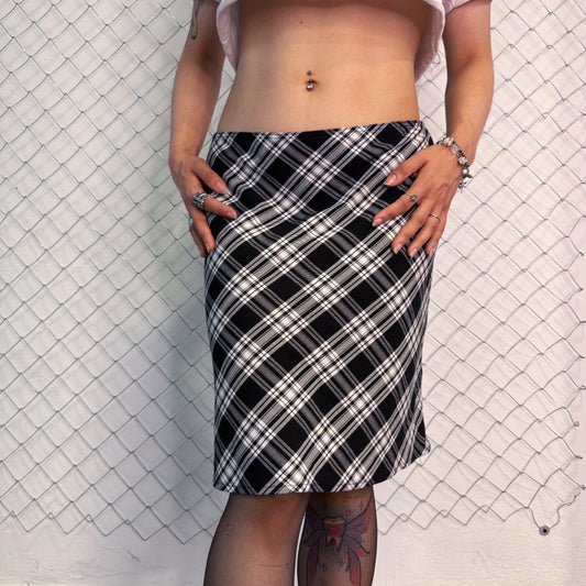 00’s Alt plaid skirt 💀🦝