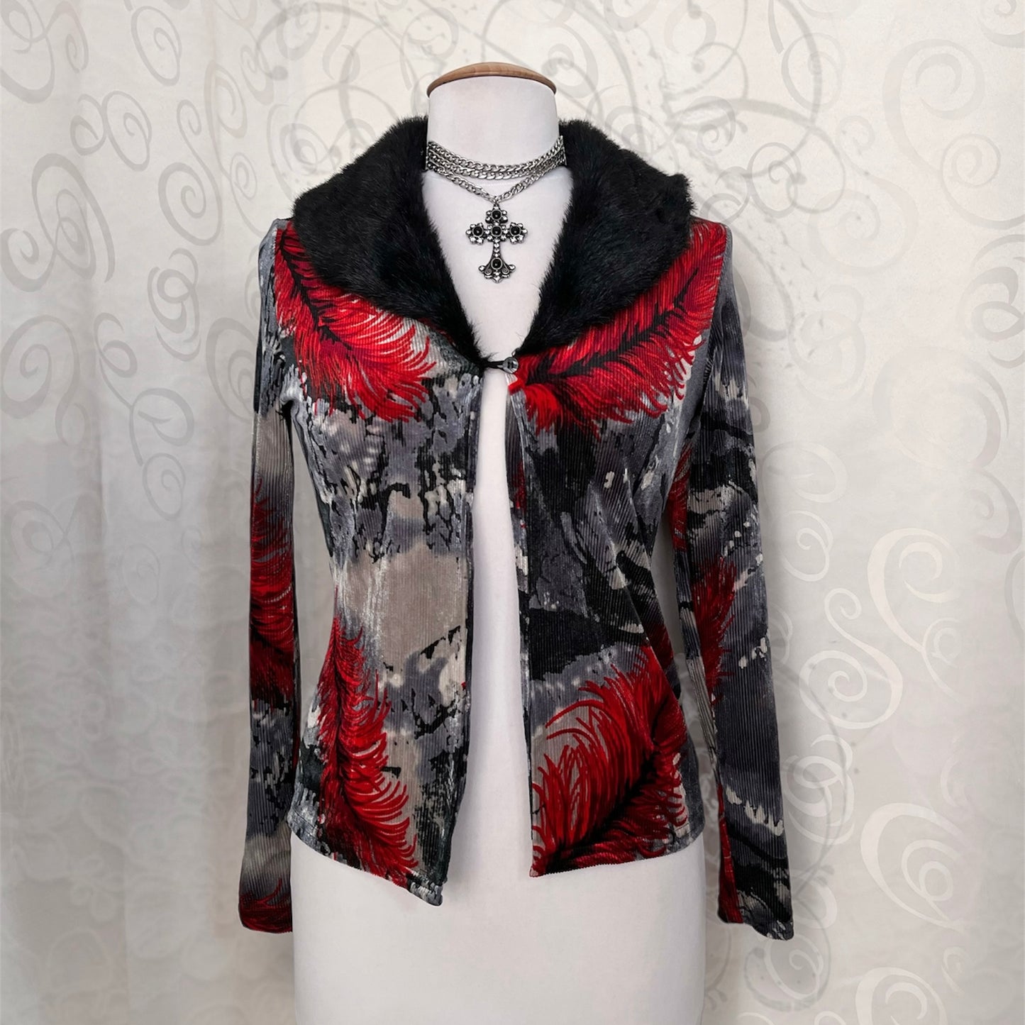 00’s iconic velvet cardigan with faux fur neckline ❣️