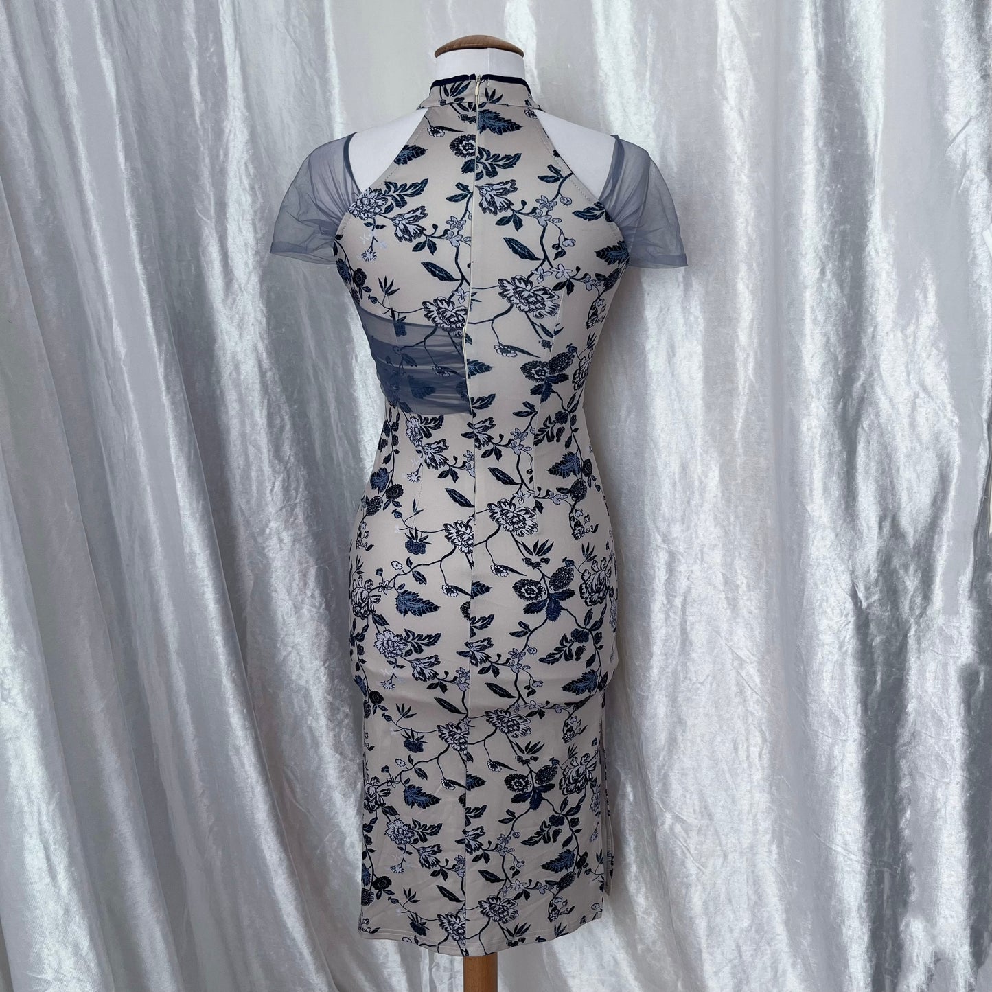 Modern beige Qipao dress with tulle & lace detail 🌀 🍥