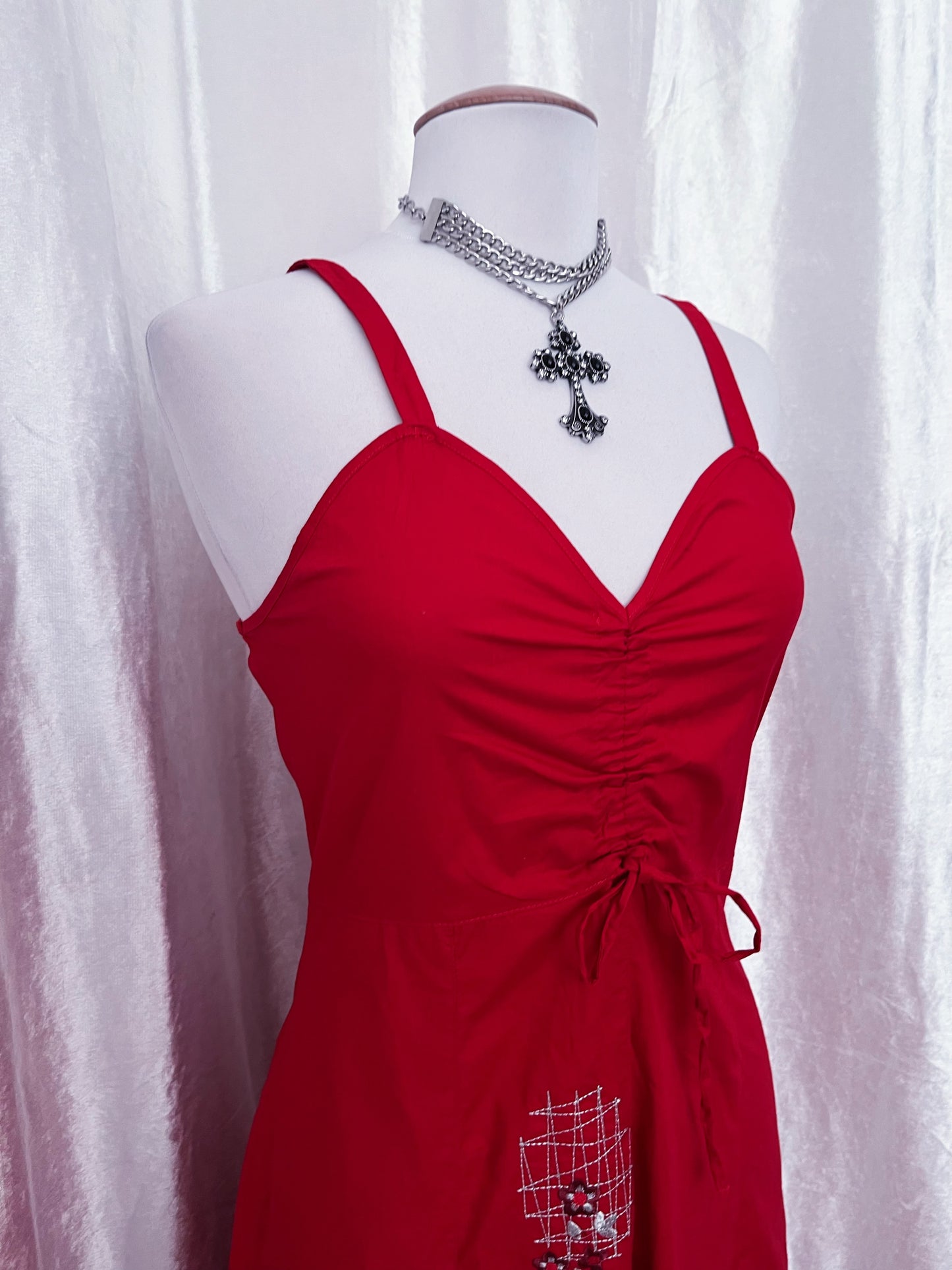 00’s red embroidered summer dress 🌹