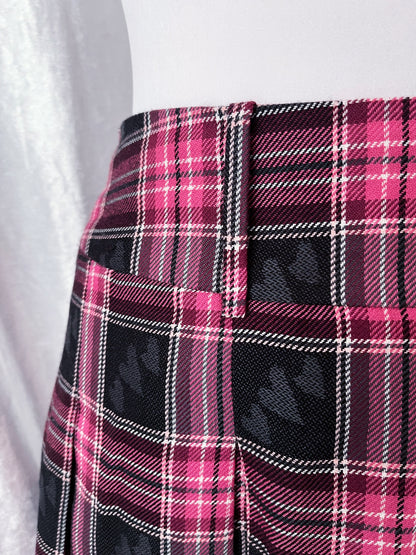 Woolen pink plaid skirt with heart print details 🎀