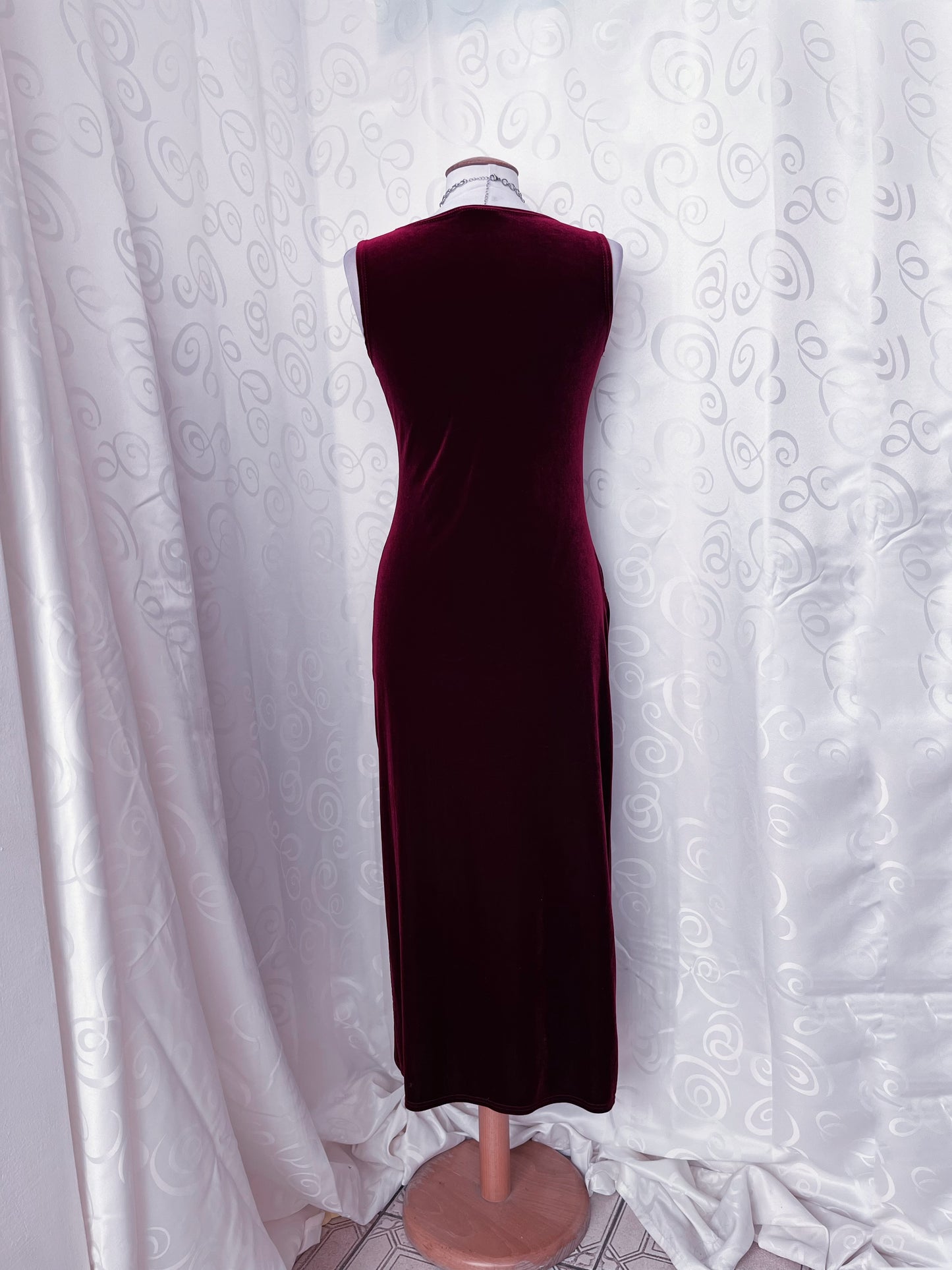 00’s whimsygoth burgundy velvet dress with embossed strass detail ❤️🌺