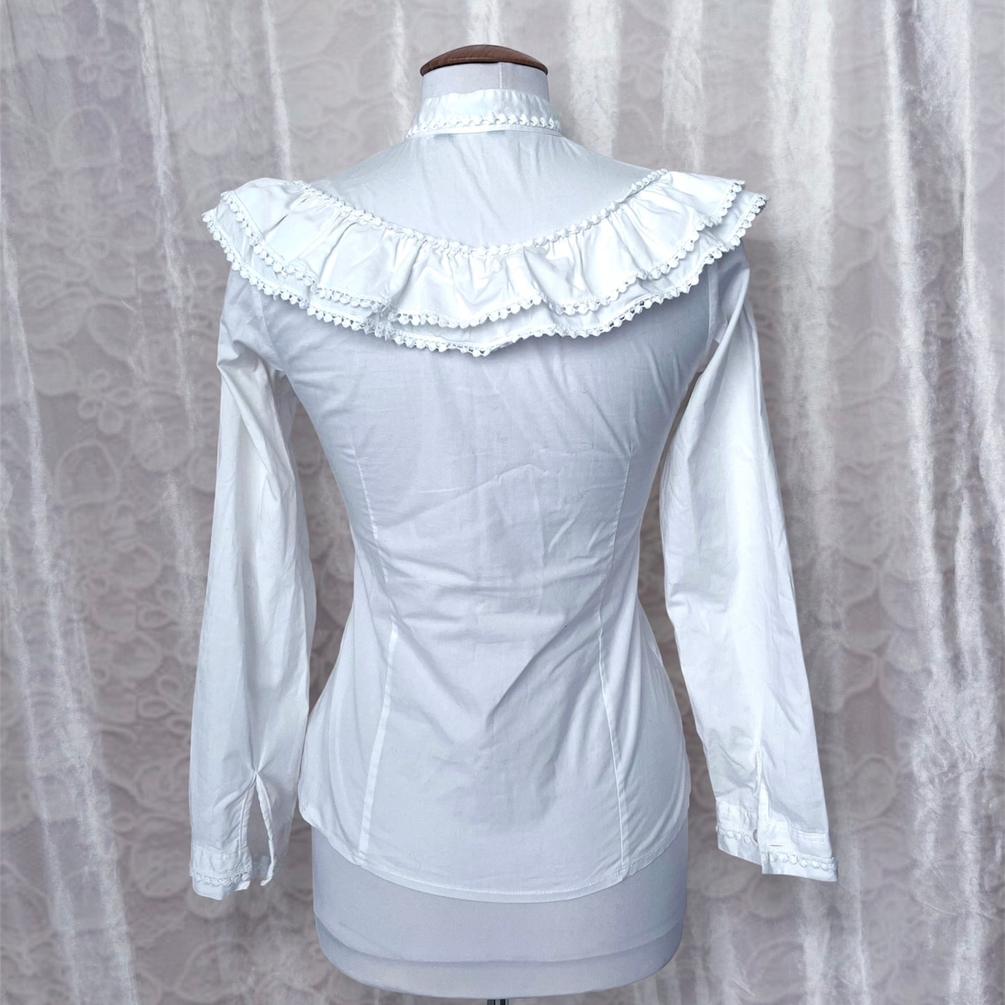 Gothic victorian style ruffle shirt with lace detail 🪽