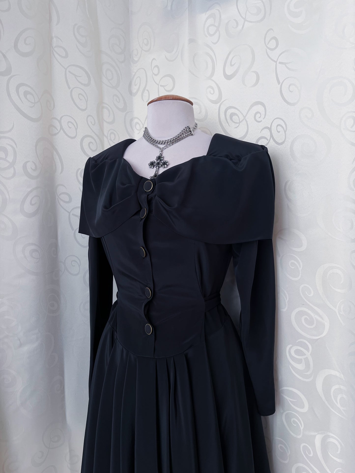 Vintage gothic victorian style black button dress 🦇🏰