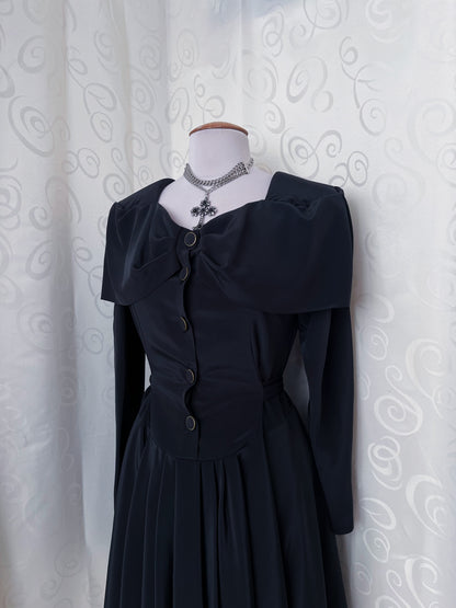 Vintage gothic victorian style black button dress 🦇🏰