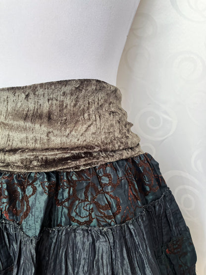 00’s deadstock whimsygoth fairy green skirt with embroidery & velvet detail 🧚🏾