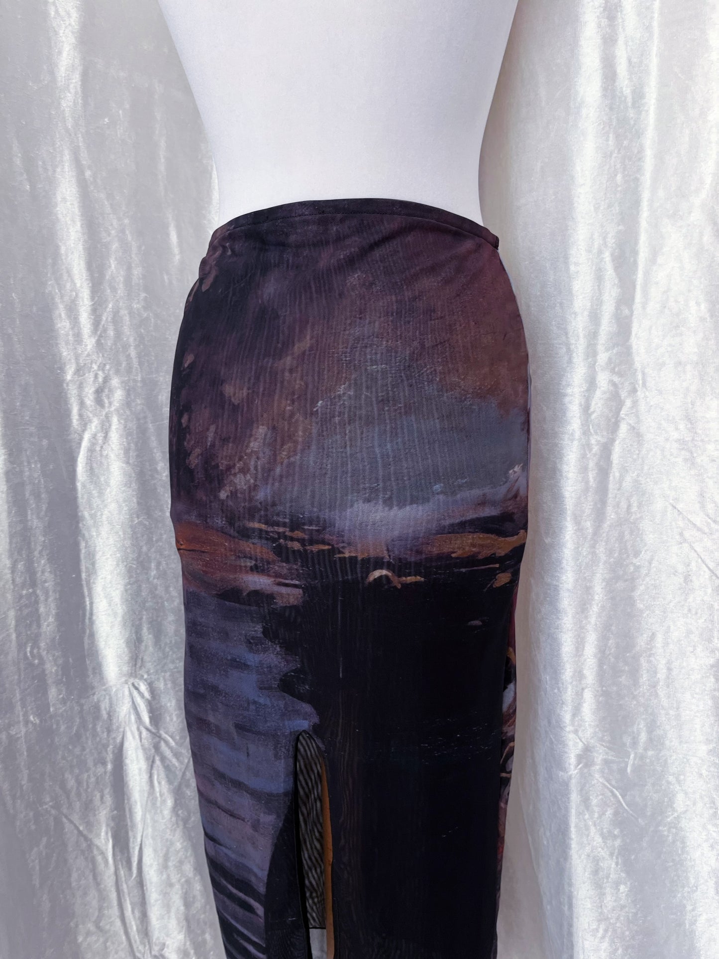 Stunning maxi mesh painting skirt 🖼