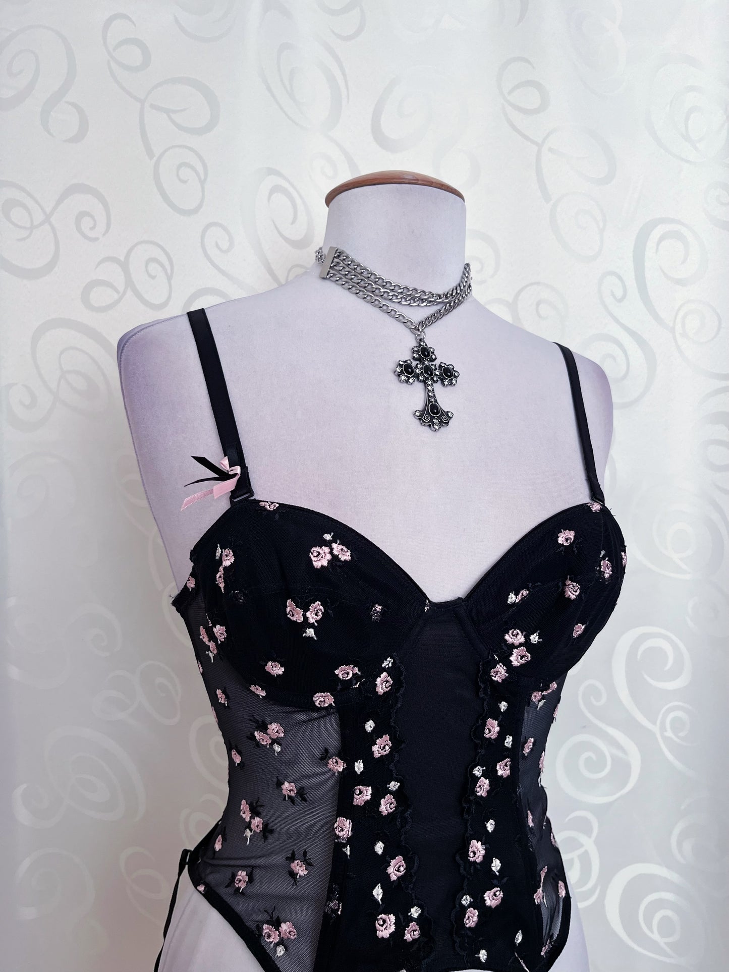 Coquette sheer embroidered corset 🌸