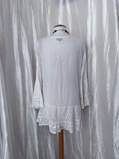 Vintage white coquette blouse 🪽