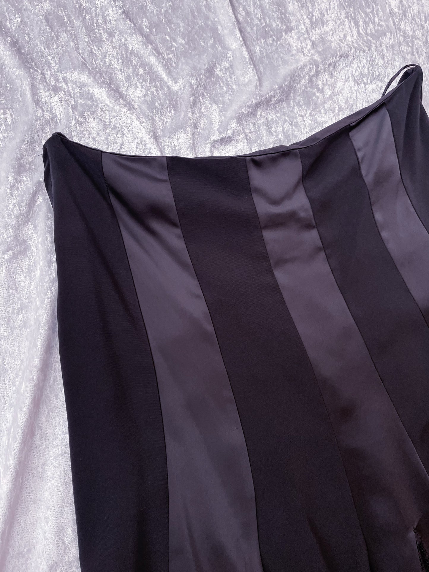 00’s whimsygoth velvet black asymmetrical skirt 🕷️