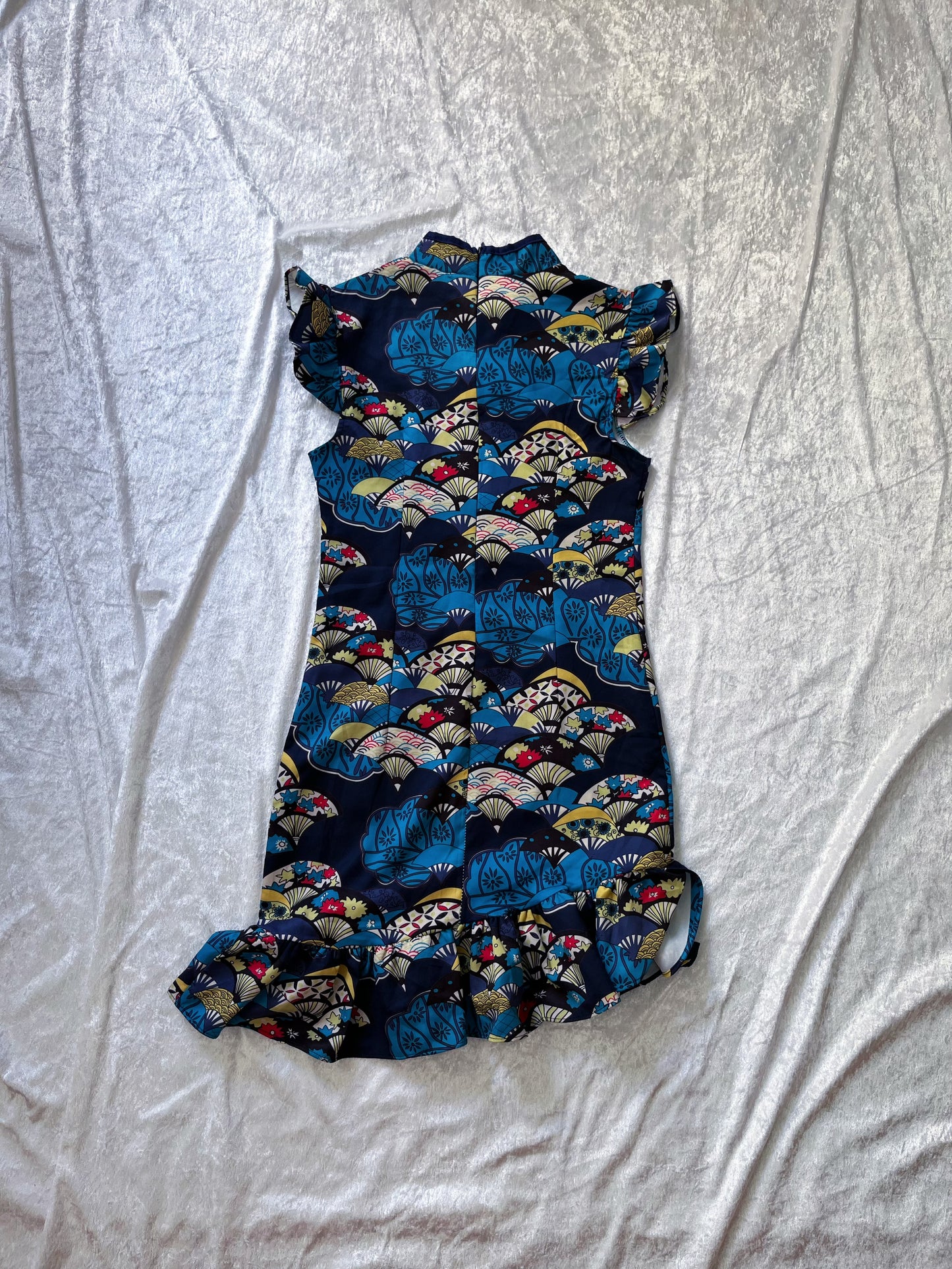 Cheongsam Qipao dress with ruffle details on the sleeves & bottom 🎏