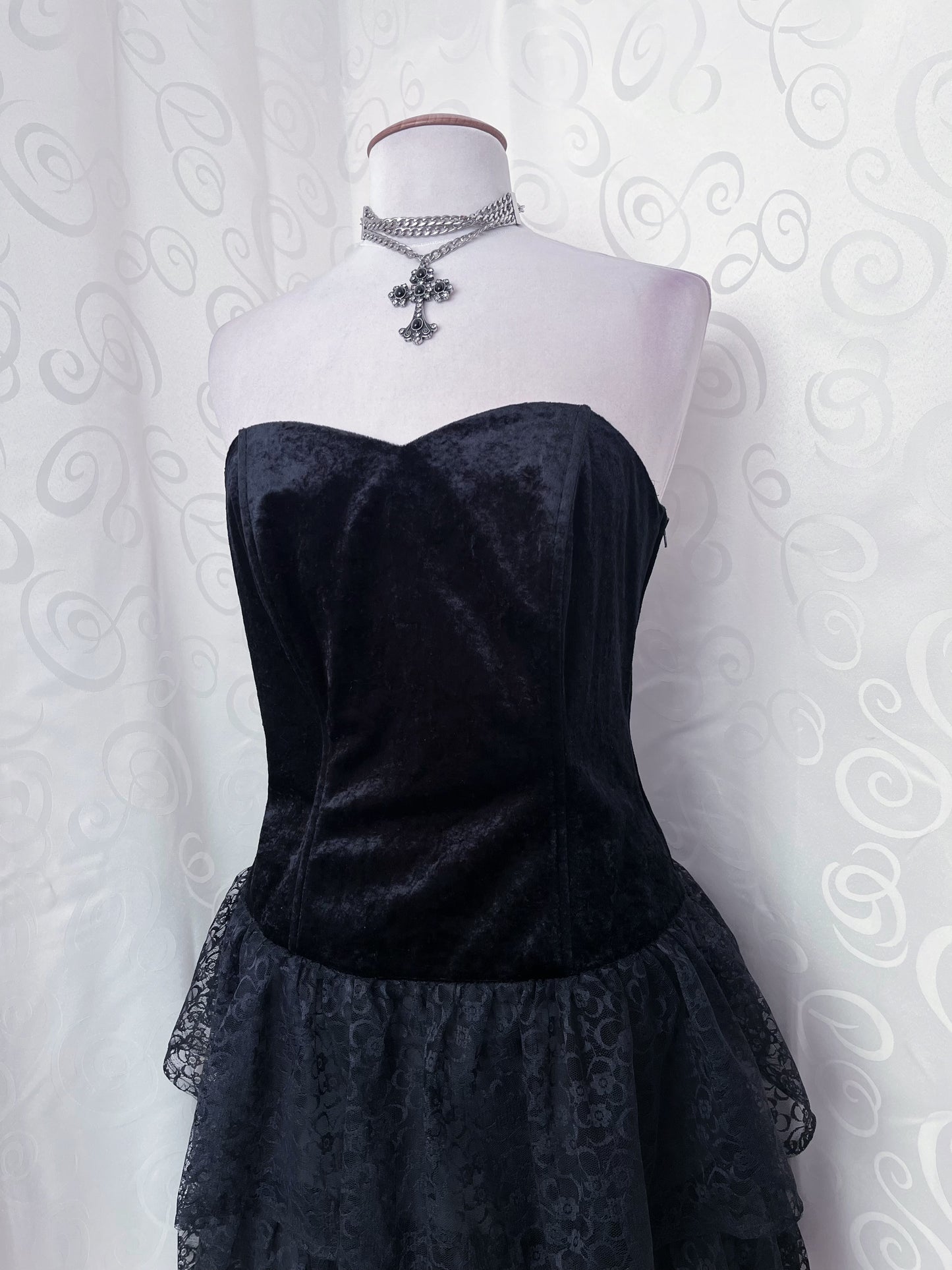 00’s Gothic ballerina style lace & velvet dress 🦇🌀