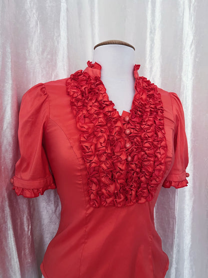 Cutest 00's coral ruffle shirt 🍑