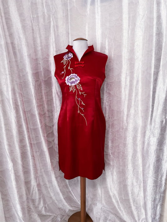 Stunning red Qipao/Cheongsam red dress with embroidery details 🍡👹