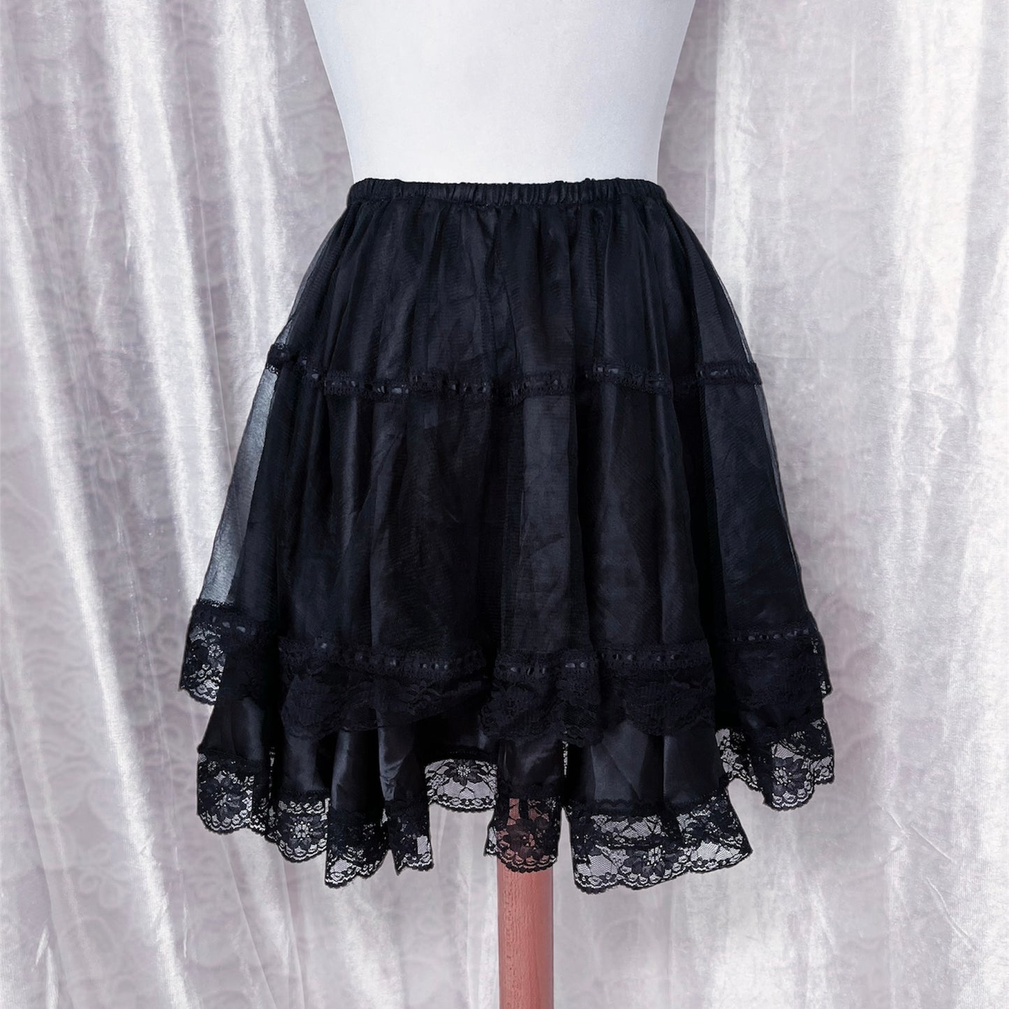 Modern dark coquette/ horror protagonist tulle skirt 🗝️🎀
