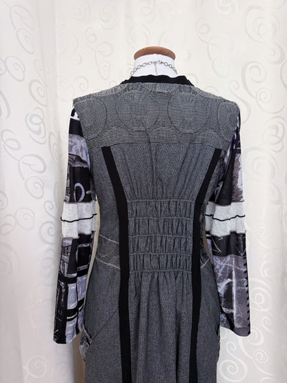 00’s Patchwork grey dress with lace-up detail, mesh sleeves & pockets 🌀🦇